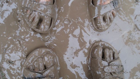 muddy-feet-HZT